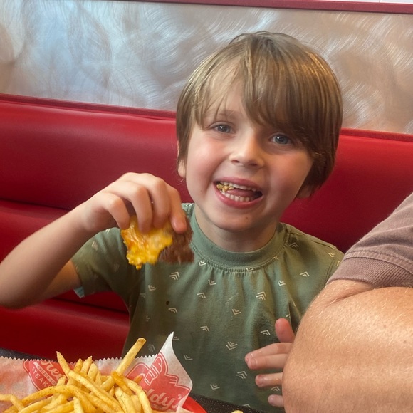 Meet your Posher, Holly - Picture 4 of 15